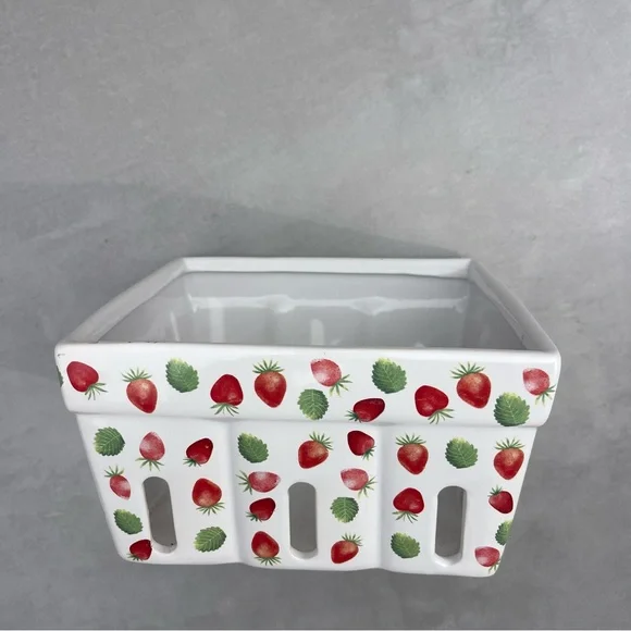 Porcelain Berry Basket - Picture 3 of 7